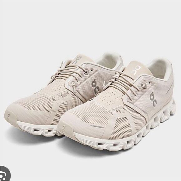 On Cloud 5 Running Shoes size 8W Brand New in the Box - Picture 2 of 10